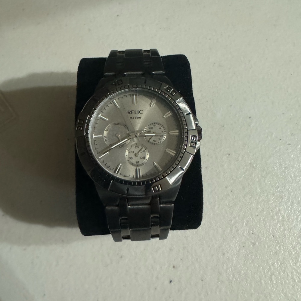 Used Men’s Relic (fossil brand) chronograph watch